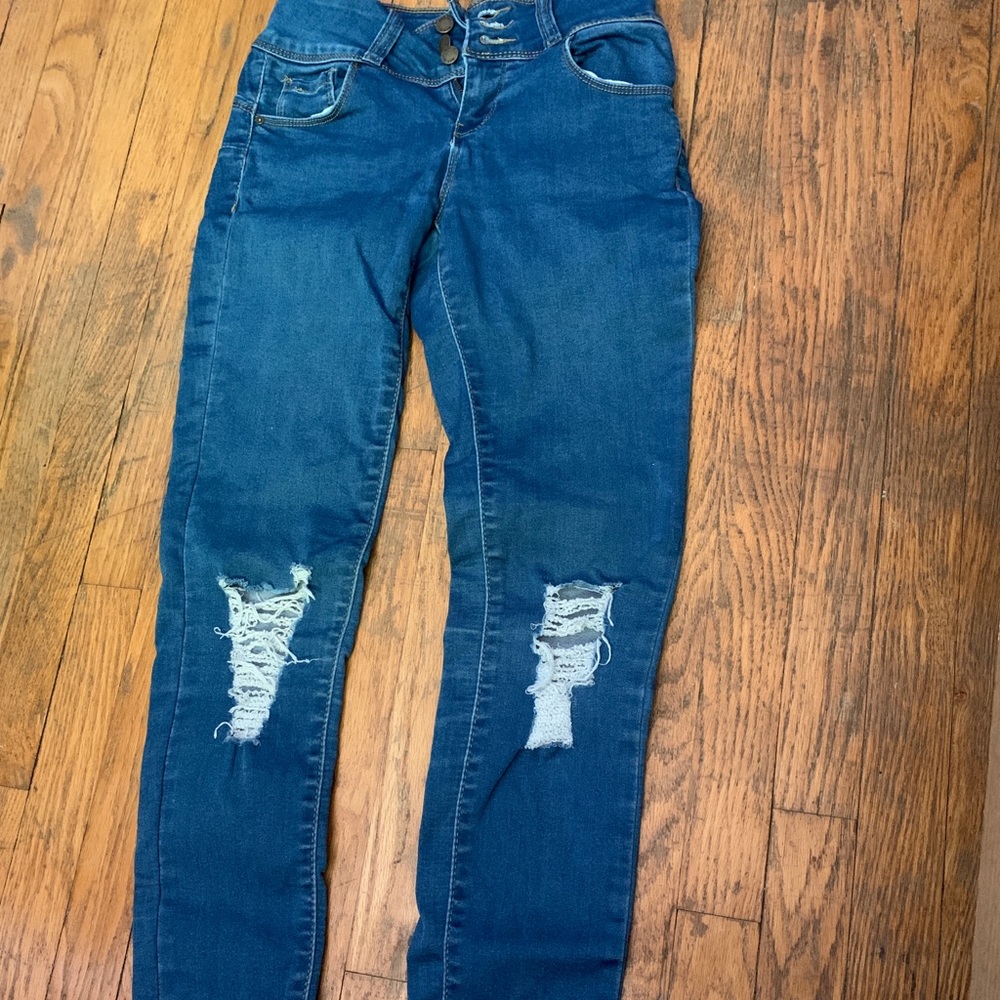 High waisted ripped jeans